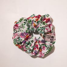 Load image into Gallery viewer, Scrunchie Summer in Style
